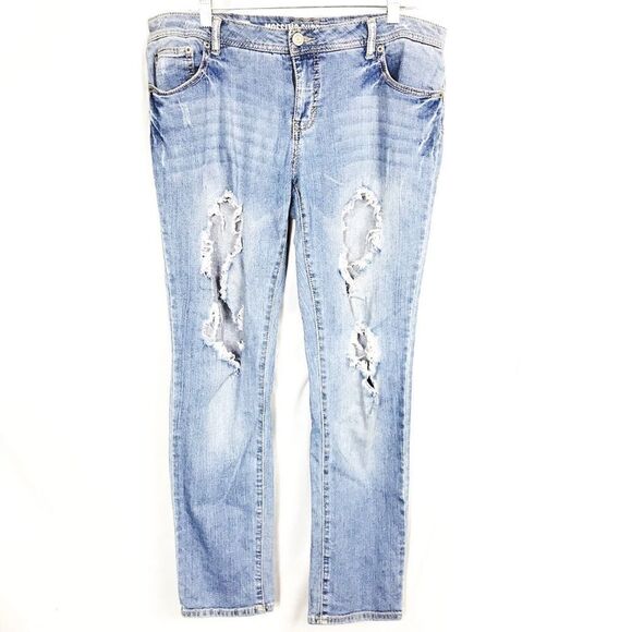 Mossimo Supply Co. Denim - Mossimo Light Wash Destroyed Skinny Jeans Size 13